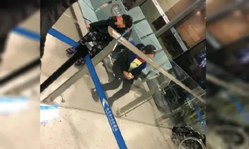 Papás chinos abandonan en aeropuerto a sus pequeños hijos por tener “coronavirus”