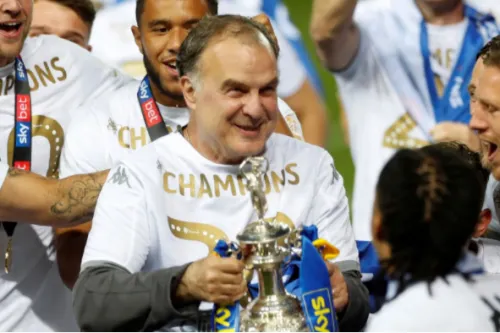 Marcelo Bielsa seguirá al frente del Leeds United en busca de vuelta a la Premier League