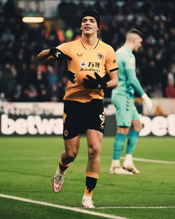 El mexicano Raúl Jiménez, llegó a los 150 goles en su carrera