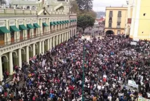 Universitarios exigen renuncia de Javier Duarte en Veracruz