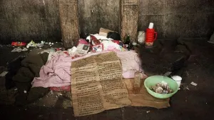 Hombre chino decide vivir en las alcantarillas para asegurar los estudios de sus hijos