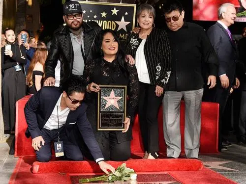 Selena Quintanilla brilla en el paseo de la fama