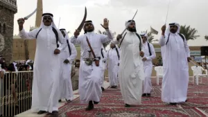 Por guapos deportan a 3 hombres de Arabia; temían que mujeres olvidaran su moral