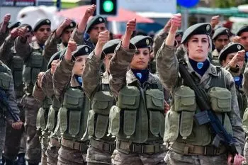 Autoridades de Kuwait no permiten a las mujeres de su ejército portar armas