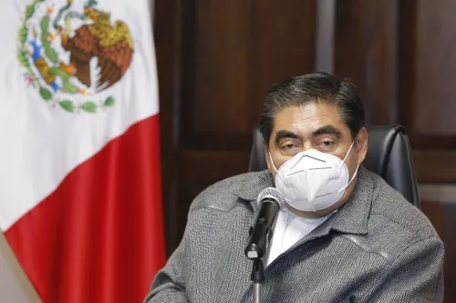 Un esfuerzo torcido y desesperado la posible alianza entre PAN, PRI, PRD y “Sí por México”, opina MB