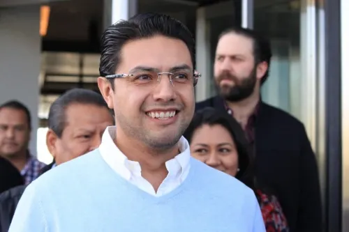 Niegan a Jesús Giles amparo contra proceso por su título falso