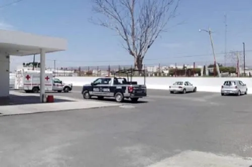 Balean asaltantes de gasolinera  en Tepanco a policía