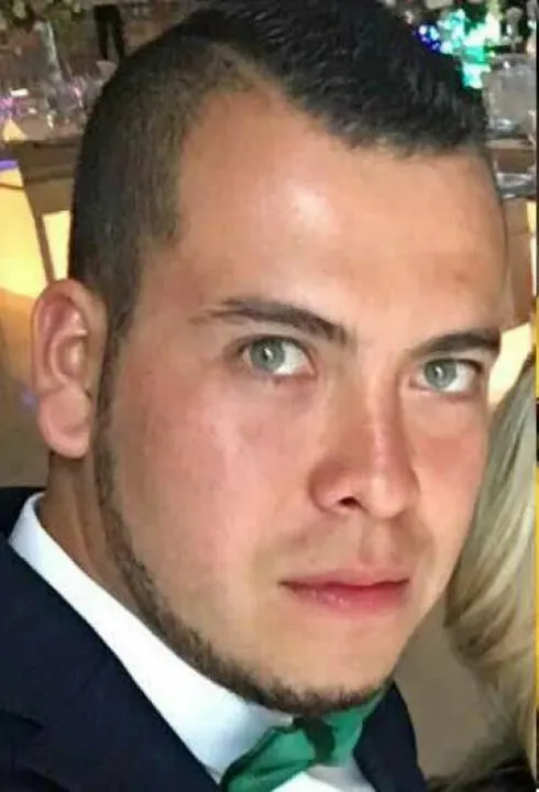 Desaparece joven al intentar vender un Camaro