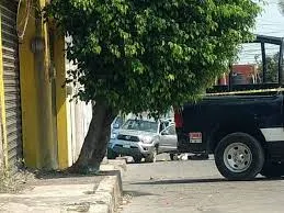Atacan sicarios a una familia de Morelos; mueren padre e hijo