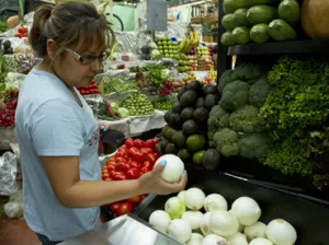Suben ligeramente pronóstico de crecimiento para 2016