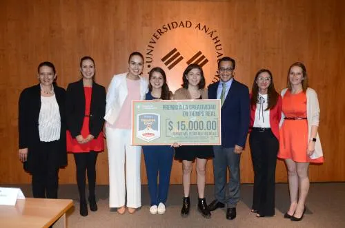 La Universidad Anáhuac en conjunto con la empresa mexicana Pollo Feliz reconocen el talento uni