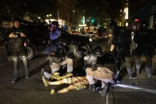 Enfrentamiento entre seguidores de Trump y antirracistas deja un muerto en Portland