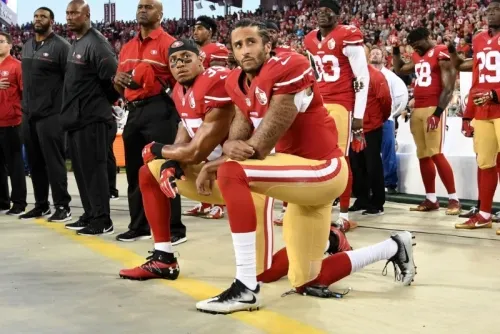 LeBron James pide a la NFL disculpa a Colin Kaepernick