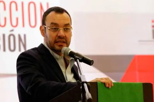 Quedó exhibido el distanciamiento entre Doger y Deloya