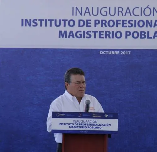 Líder nacional del SNTE evitar hablar del desvió de recursos destinados a Elba Esther Gordillo