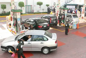 Pemex no verifica gasolina importada; informe de la Auditoría Superior