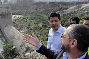 Rivera Pérez inicia trabajos de dragado del Puente Negro