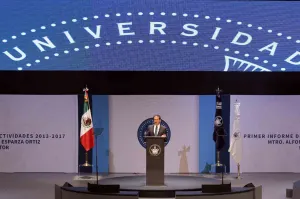 Sectores acompañan a Alfonso Esparza en informe al frente de la BUAP