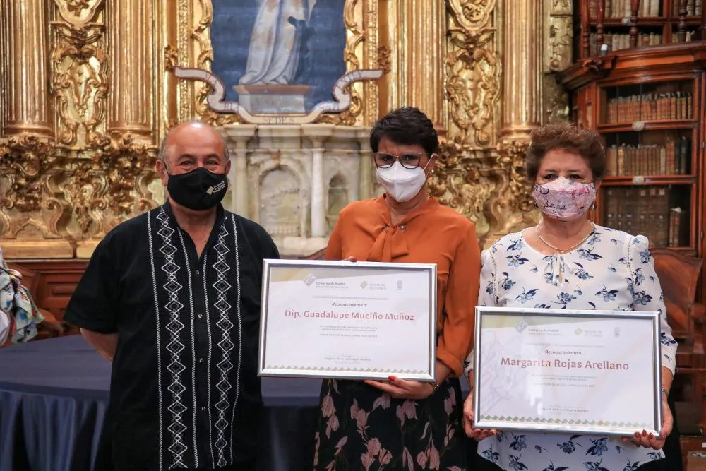 Reconoce Gobierno del Estado a promotora cultural de Atlixco