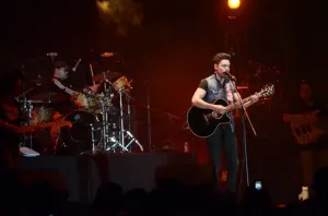 Cautivan Juan Solo y Óscar Cruz al público en la Feria