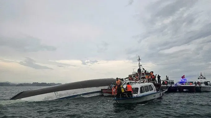 Barco turístico en Vietnam