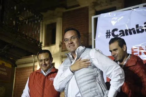 Deloya Cobián pide al IEE organizar tres debates entre candidatos a la alcaldía de Puebla