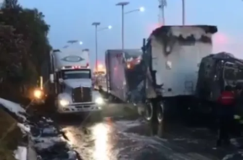 Tráiler choca y se incendia en la México – Cuernavaca