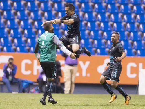 Sanvezzo le da a Gallos un empate agónico en Puebla