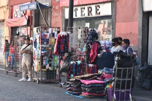 Para la temporada de navidad, sí habrá ambulantes en la calle 5 de mayo pero sin renta de villas