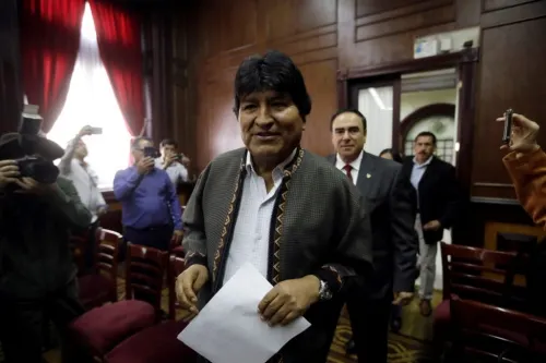 Fiscalía de Bolivia confirma ficha azul contra Evo Morales