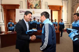 Abanderan a delegación de Fundación Realmadrid que viajará a España
