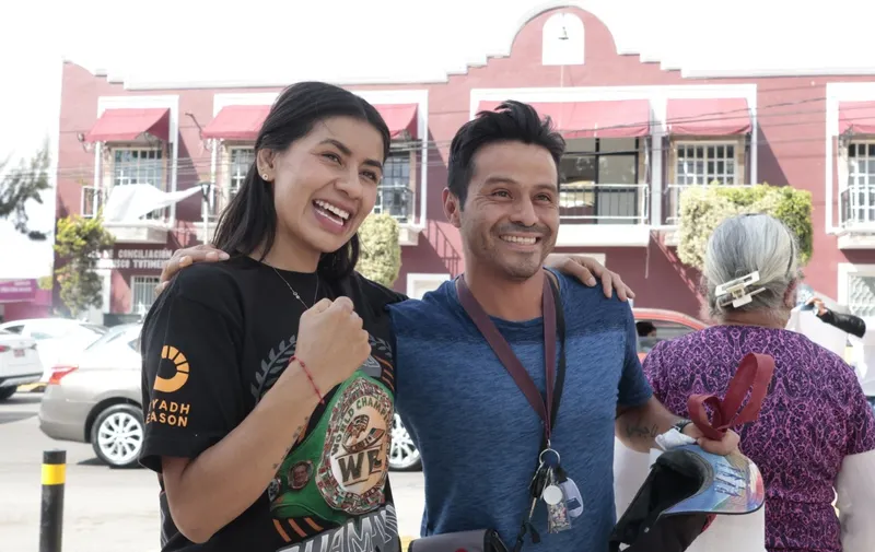 Gaby “La Bonita” Sánchez recorre San Francisco Totimehuacan y recibe muestras de apoyo