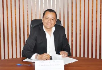 Juan Manuel Alonso encabeza entrega de uniformes en escuela de El Moral