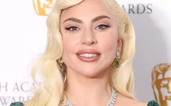 Lady Gaga llora tras tener que suspender su recital en Miami