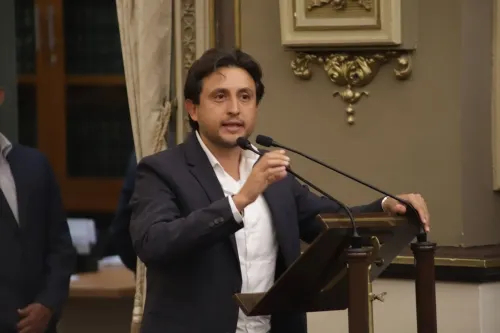 Ciudad Modelo, entre jaloneos y parches