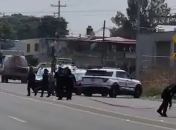 Localizan el cuerpo de un hombre a la orilla de la carretera a San Miguel Canoa