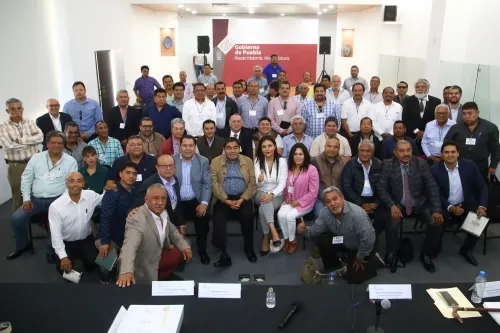 Transportistas acuerdan con el Gobierno del Estado combatir la corrupción y el pirataje