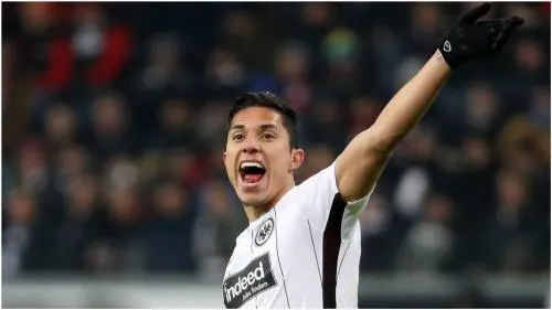 Carlos Salcedo ya es propiedad del Eintracht Frankfurt hasta el 2022