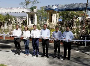 RMV y Tony Gali inauguran Parque Temático con carros alegóricos