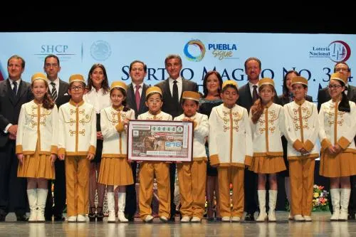 Con magno sorteo de la lotería y concierto Puebla celebra 5 de Mayo