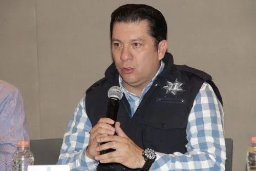 Tres policías de Aljojuca detenidos por robo y venta combustible