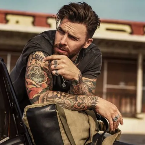 #MartesDeChicos Levi Stocke, un guapísimo modelo con tatuajes y barba que te alegrará la vista