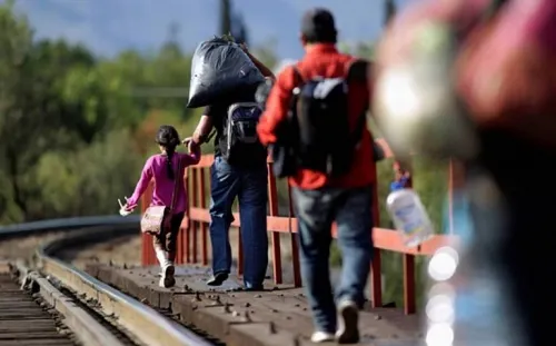 Gobierno de Trump apelará fallo que prohíbe expulsar a niños migrantes