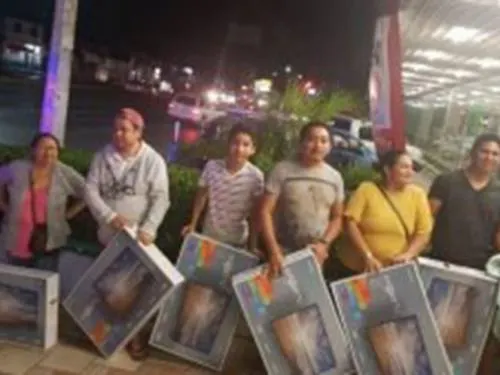 Venden televisiones en 9 pesos en Cancún por error en publicidad impresa