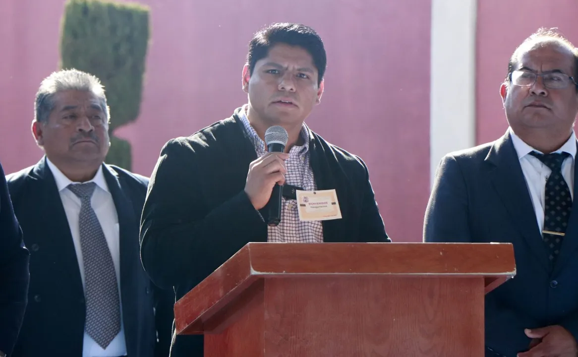 No podemos pensar en el futuro si no invertimos en educación: Omar Muñoz