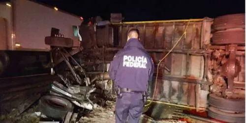 Se vuelca tractocamión en la autopista Puebla-Córdoba