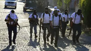 Acuerdan gobierno y autodefensas de Michoacán desarme voluntario