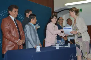 Docentes BUAP reciben certificación internacional