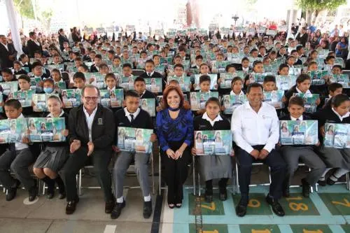 Dinorah López de Gali inicia entrega de libros de texto gratuitos