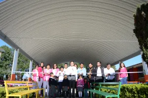 Entrega José Juan Espinosa obra educativa en Tlautla